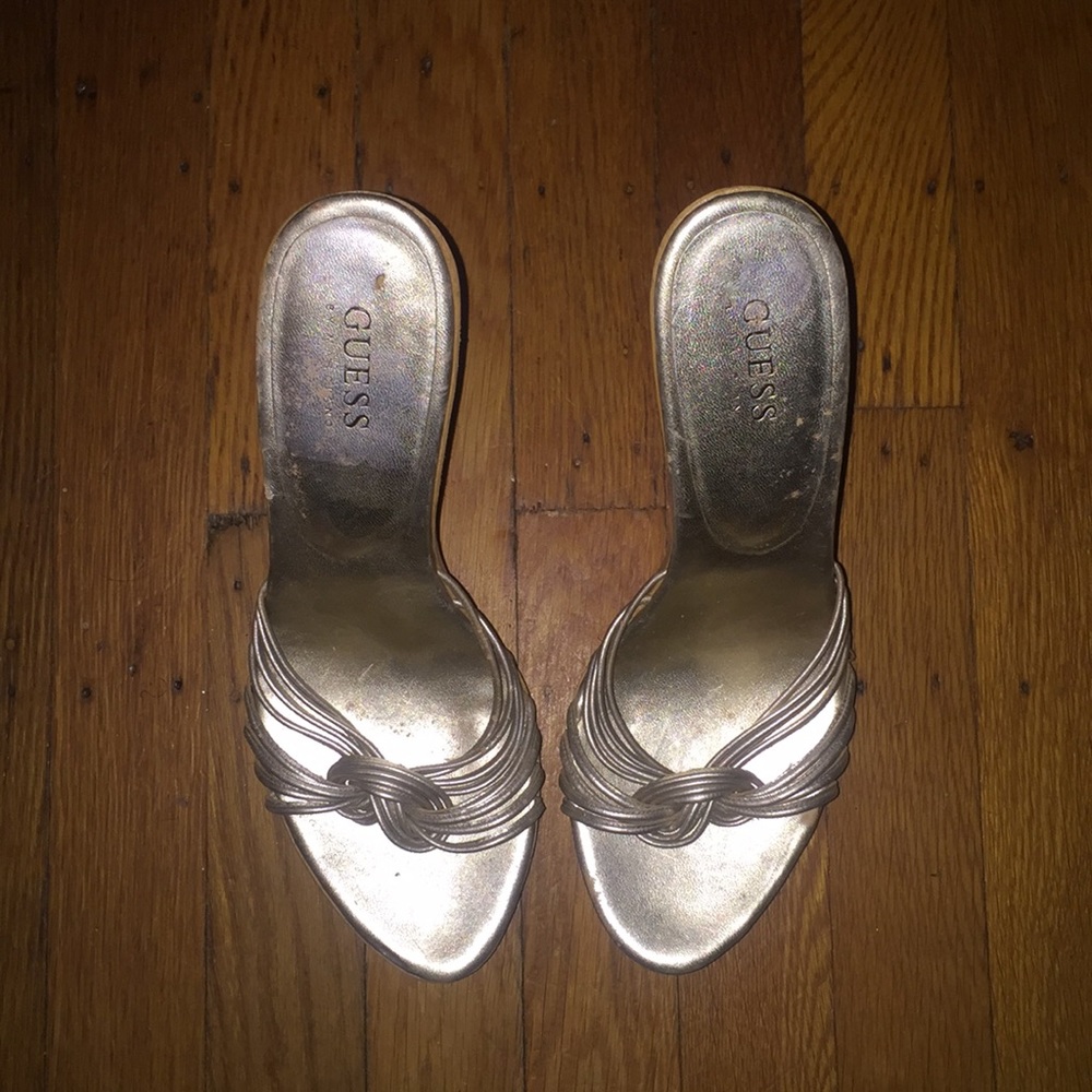GUESS 4” in heels! Great condition. Size 9M